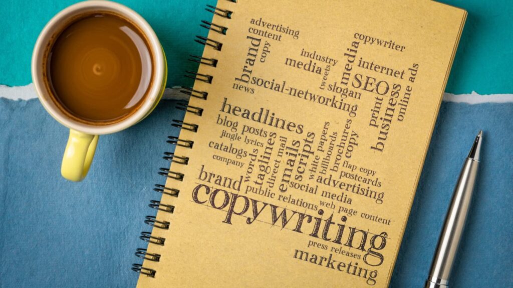 Cahier et tasse copywriting freelance